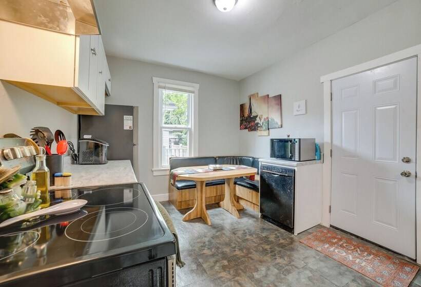 Morgantown Home: 1 Mi To West Virginia University!