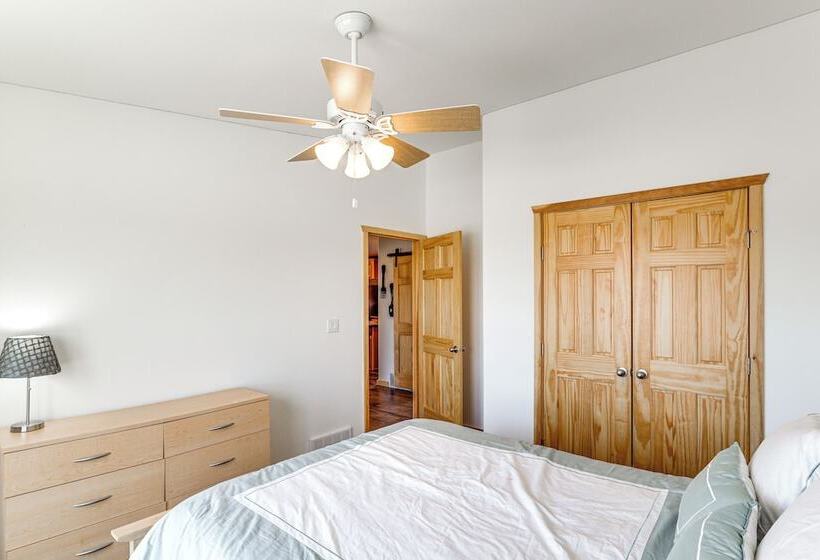 Mountain View Retreat In Lander W/ Private Yard!