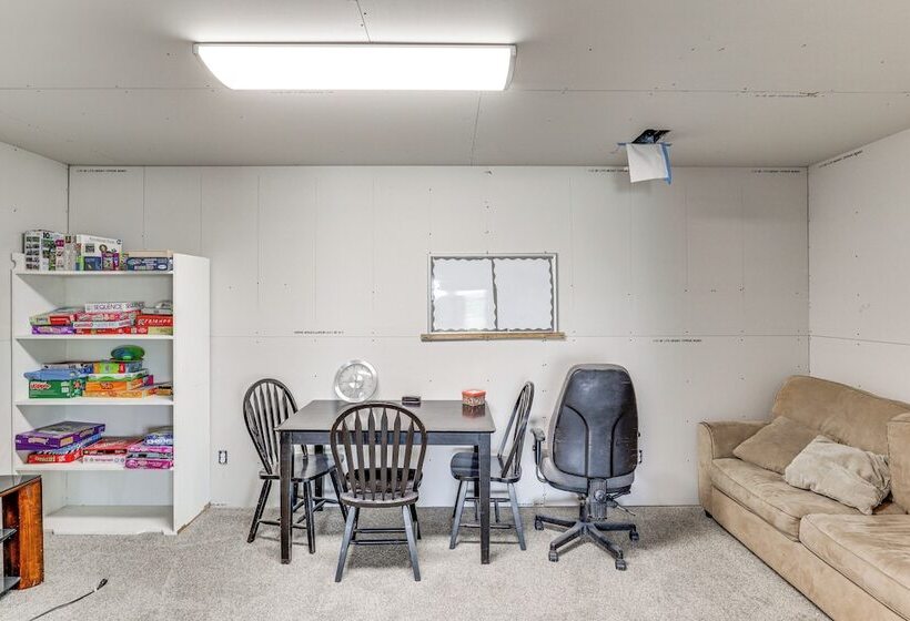 Mountain View Retreat In Lander W/ Private Yard!