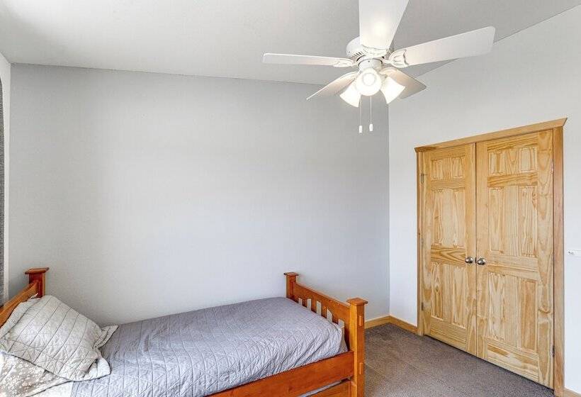 Mountain View Retreat In Lander W/ Private Yard!