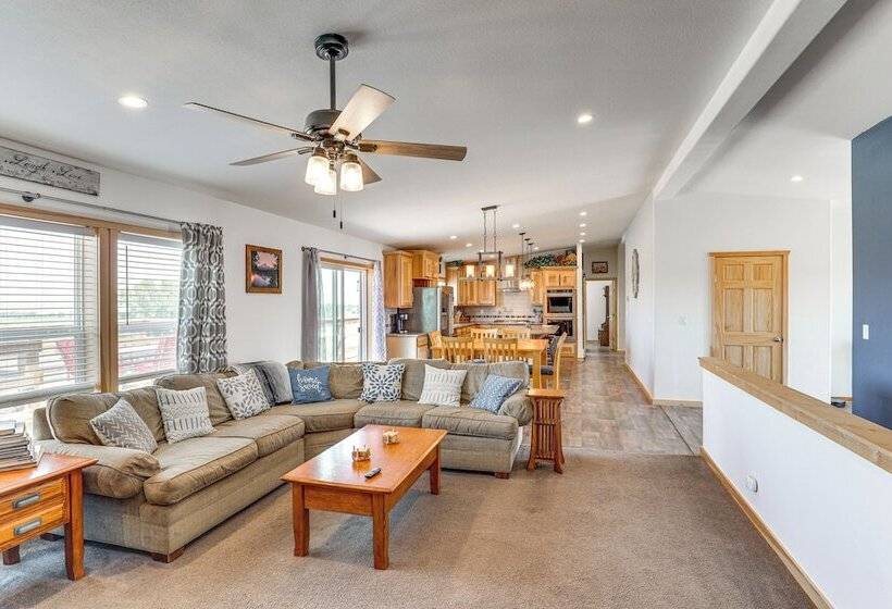 Mountain View Retreat In Lander W/ Private Yard!