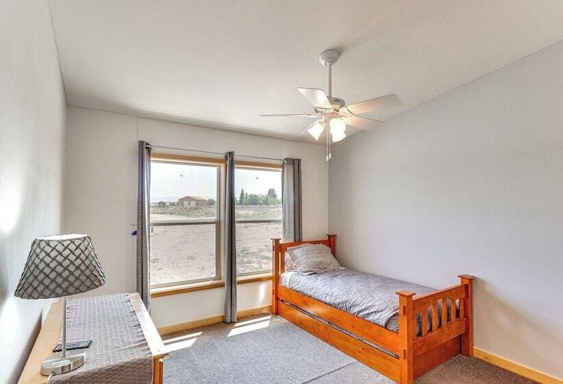 Mountain View Retreat In Lander W/ Private Yard!