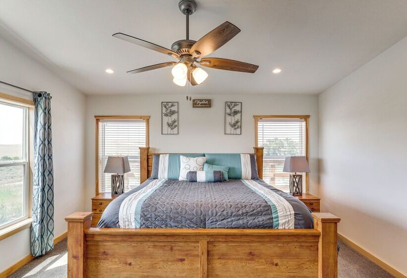 Mountain View Retreat In Lander W/ Private Yard!