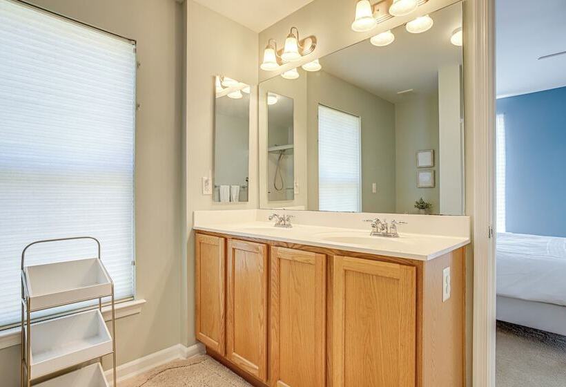 Ocean View Home: Deck, Hot Tub & Resort Amenities!