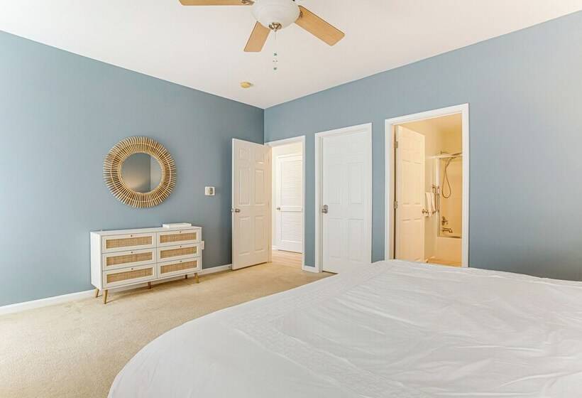 Ocean View Home: Deck, Hot Tub & Resort Amenities!