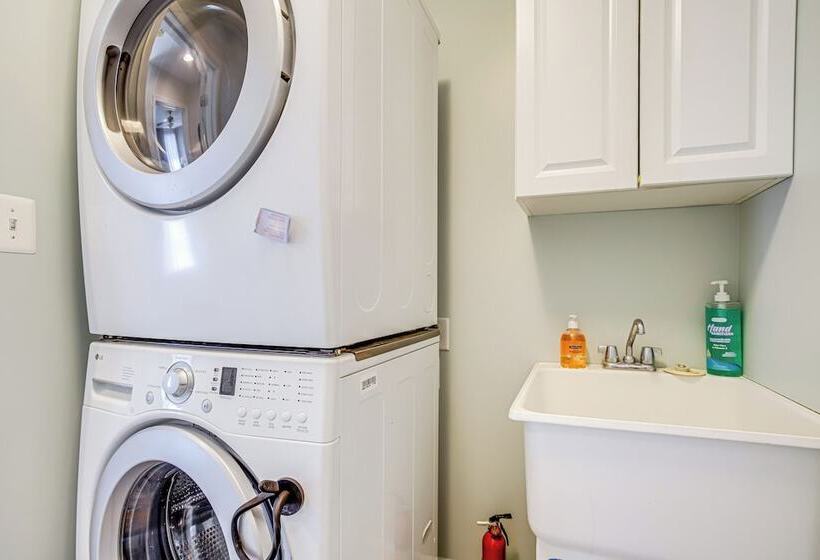 Ocean View Home: Deck, Hot Tub & Resort Amenities!