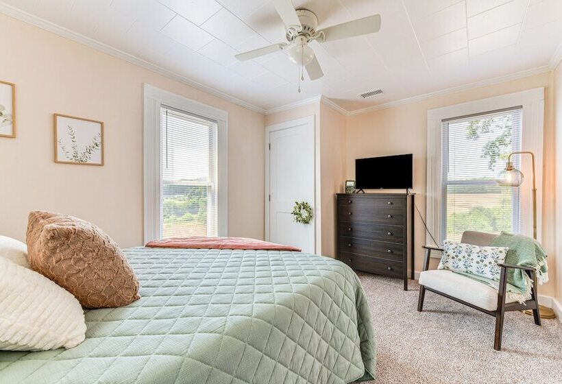 Peaceful Lenoir Home W/ Valley & Mountain Views!