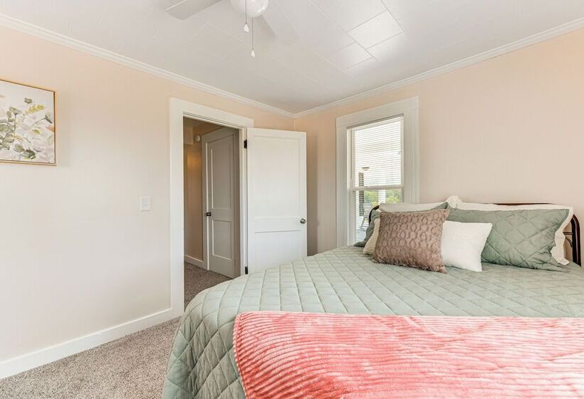 Peaceful Lenoir Home W/ Valley & Mountain Views!