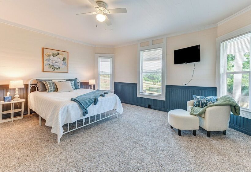 Peaceful Lenoir Home W/ Valley & Mountain Views!