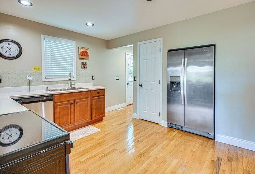 Peaceful Murray Home ~ 8 Mi To Kentucky Lake!