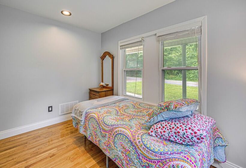 Peaceful Murray Home ~ 8 Mi To Kentucky Lake!