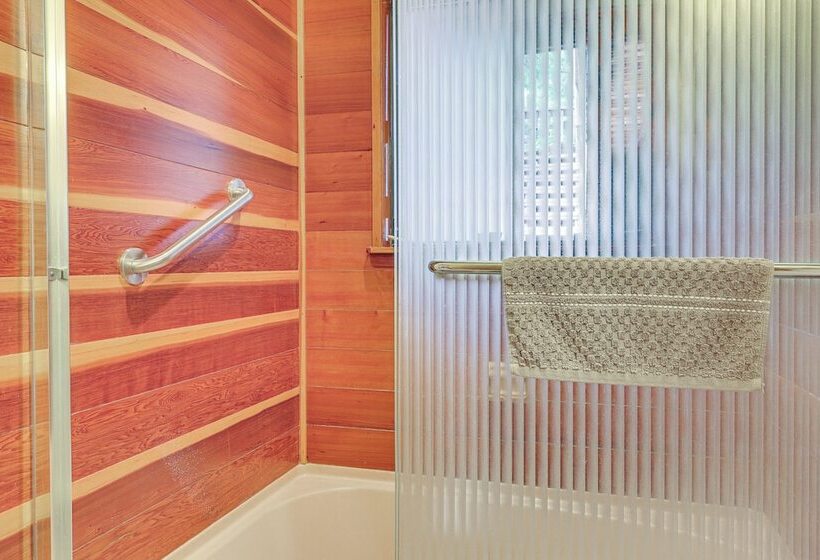 Peaceful Tahoe Vista Home W/ Decks: 1 Mi To Beach