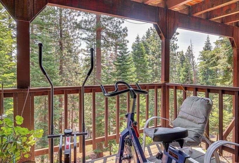 Peaceful Tahoe Vista Home W/ Decks: 1 Mi To Beach