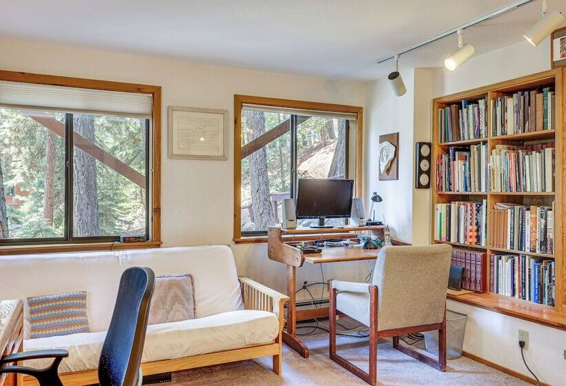 Peaceful Tahoe Vista Home W/ Decks: 1 Mi To Beach
