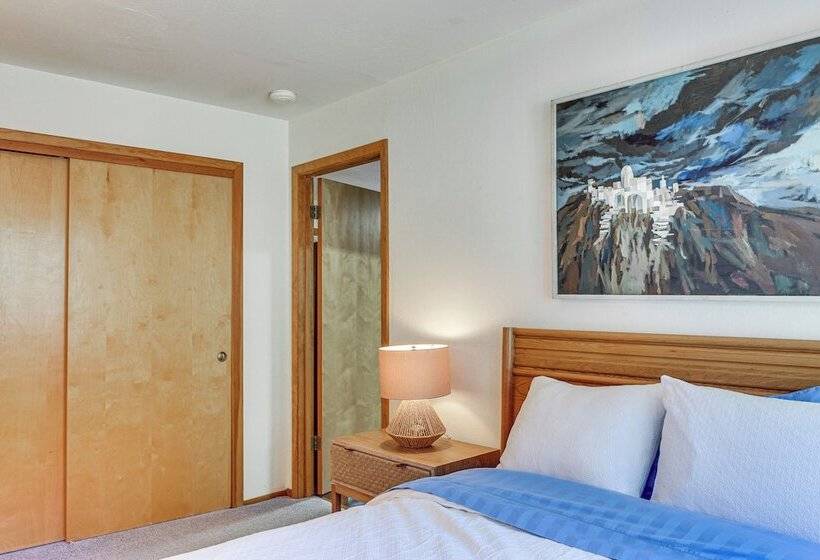 Peaceful Tahoe Vista Home W/ Decks: 1 Mi To Beach