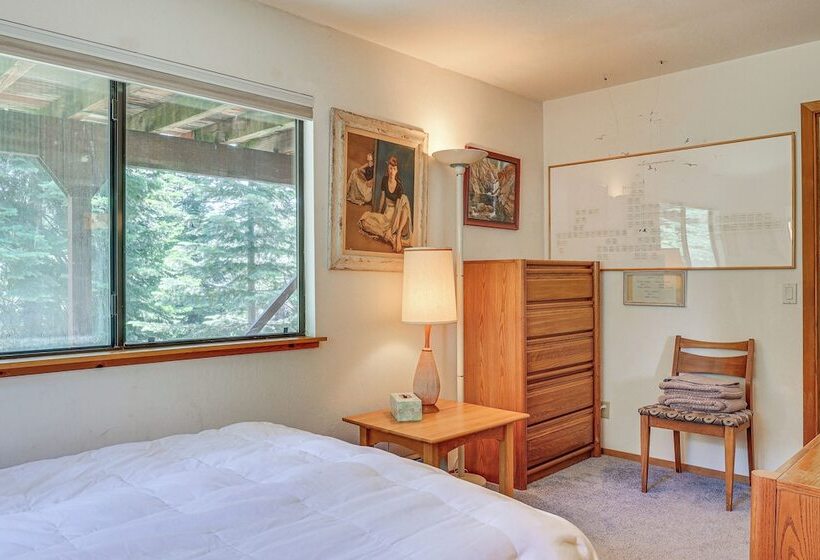 Peaceful Tahoe Vista Home W/ Decks: 1 Mi To Beach