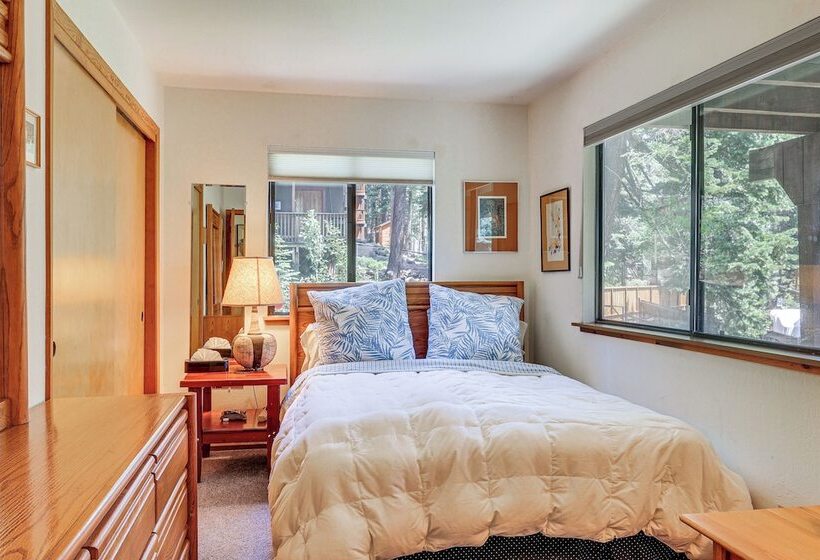 Peaceful Tahoe Vista Home W/ Decks: 1 Mi To Beach