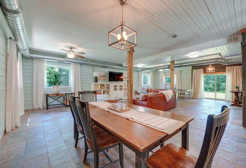 Peaceful Warrenville Home: 1 Mi To Herrick Lake!