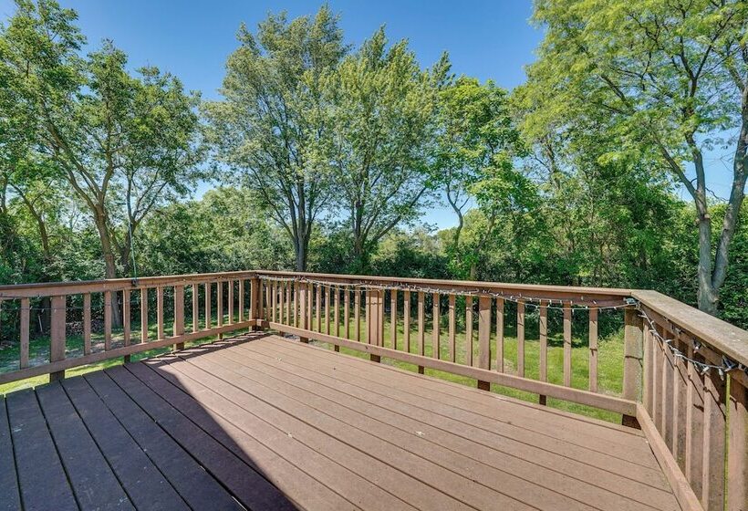 Peaceful Warrenville Home: 1 Mi To Herrick Lake!