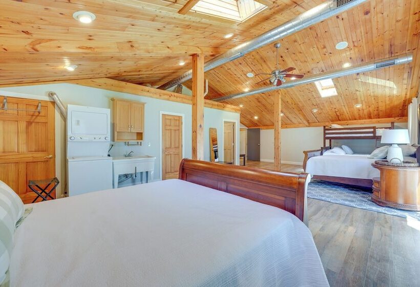 Peaceful Warrenville Home: 1 Mi To Herrick Lake!