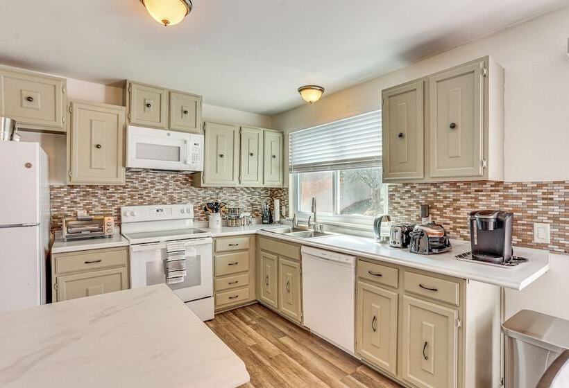 5 Mi To Downtown Harrisburg   Family Home!