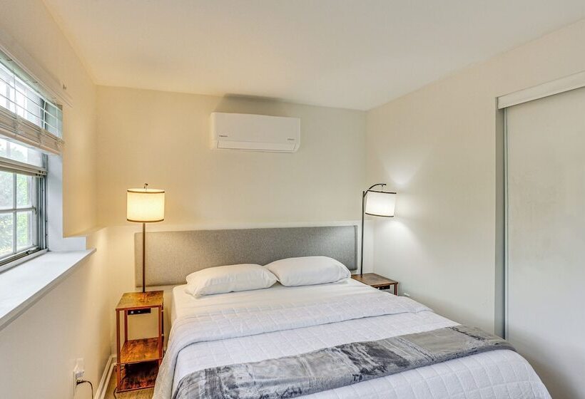 5 Mi To Downtown Harrisburg   Family Home!