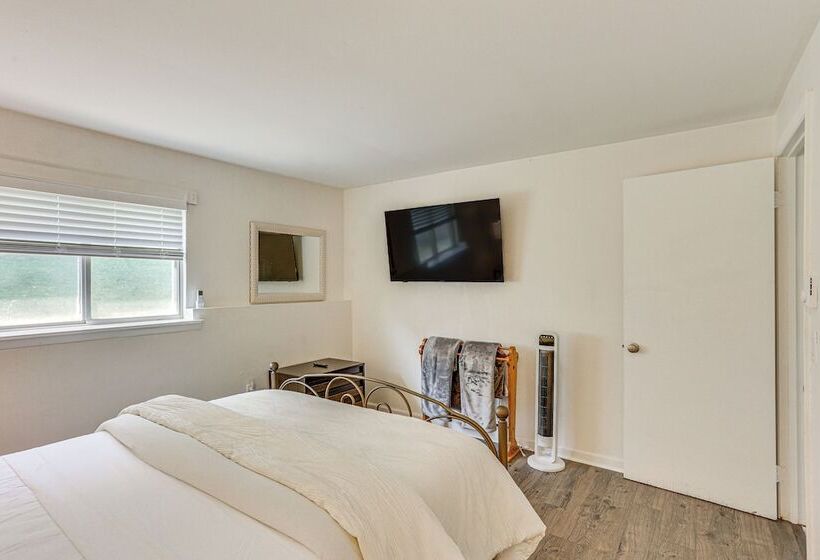 5 Mi To Downtown Harrisburg   Family Home!