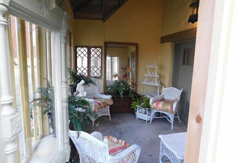 פנסיון Box Cottage