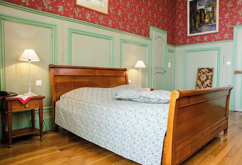 Пансион Château De Montbras