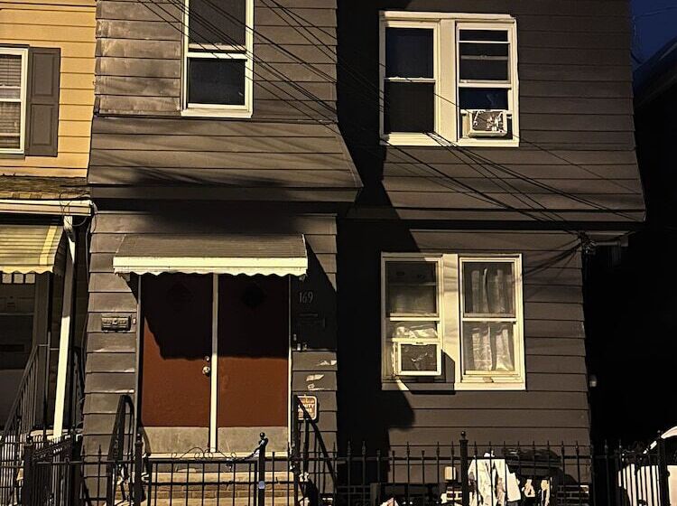 膳宿费 Fidelia Fuchsite Room, Queen Bed Minutes From Newark Liberty International Airport And Newark Penn S