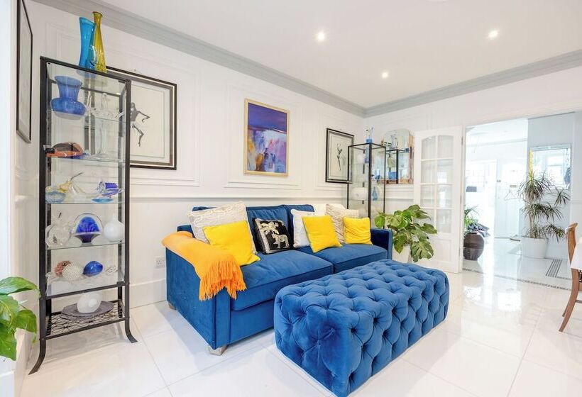 ペンション Wavertree House