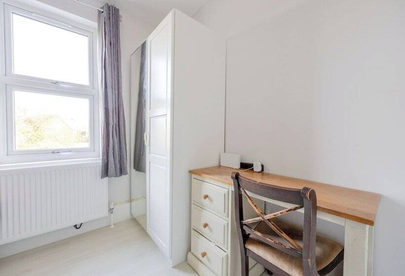 ペンション Wavertree House