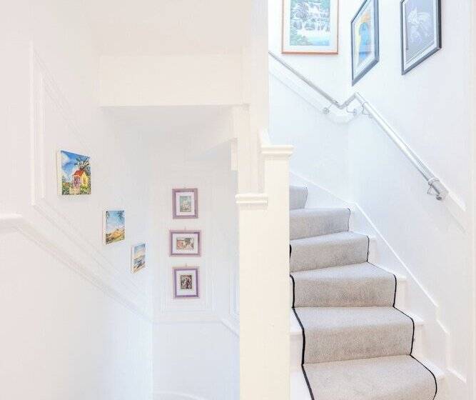 ペンション Wavertree House