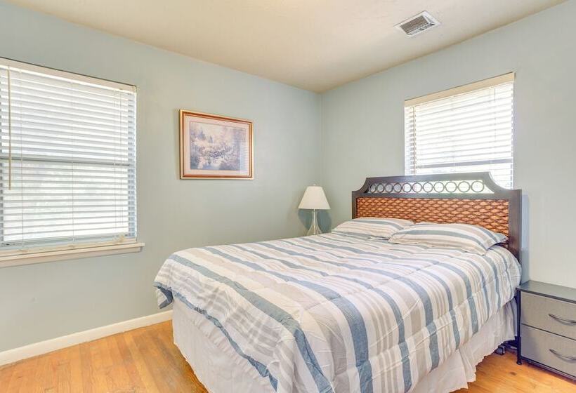 Pet Friendly Home In The Village W/ Fire Pit