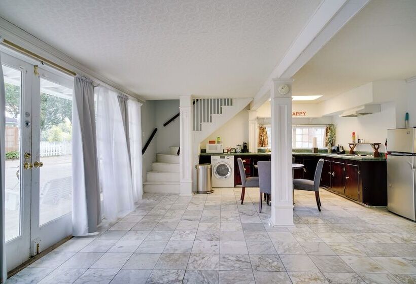 Pet Friendly Lake Charles Carriage House W/ Porch