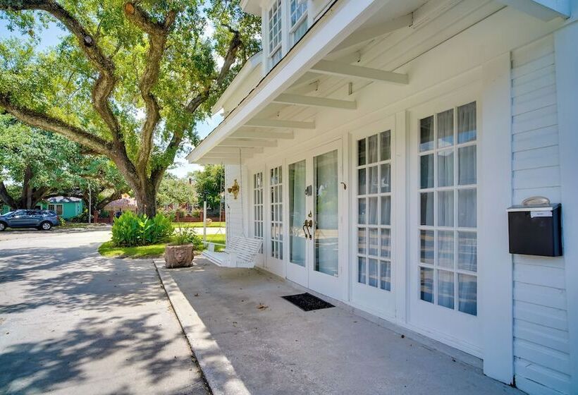 Pet Friendly Lake Charles Carriage House W/ Porch