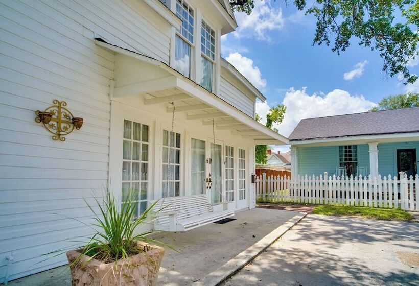 Pet Friendly Lake Charles Carriage House W/ Porch