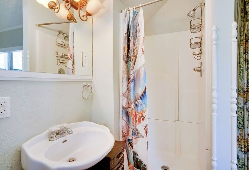 Pet Friendly Lake Charles Carriage House W/ Porch