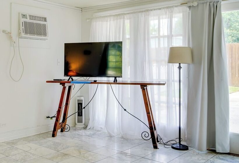 Pet Friendly Lake Charles Carriage House W/ Porch