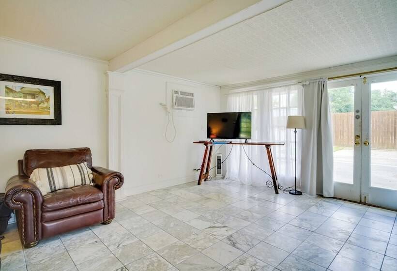 Pet Friendly Lake Charles Carriage House W/ Porch