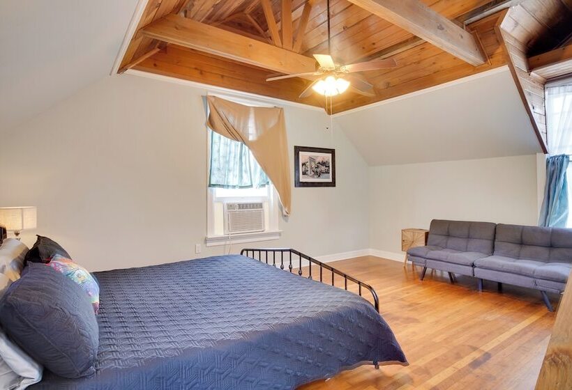 Pet Friendly Lake Charles Carriage House W/ Porch