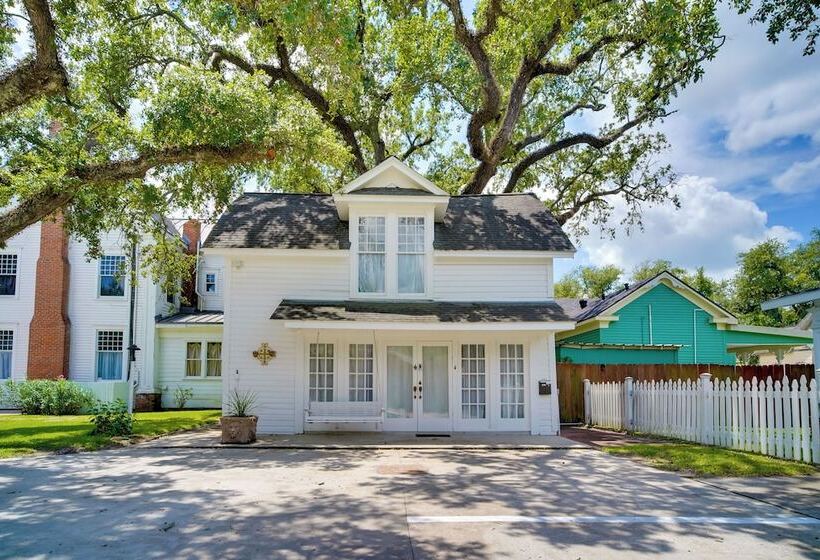 Pet Friendly Lake Charles Carriage House W/ Porch
