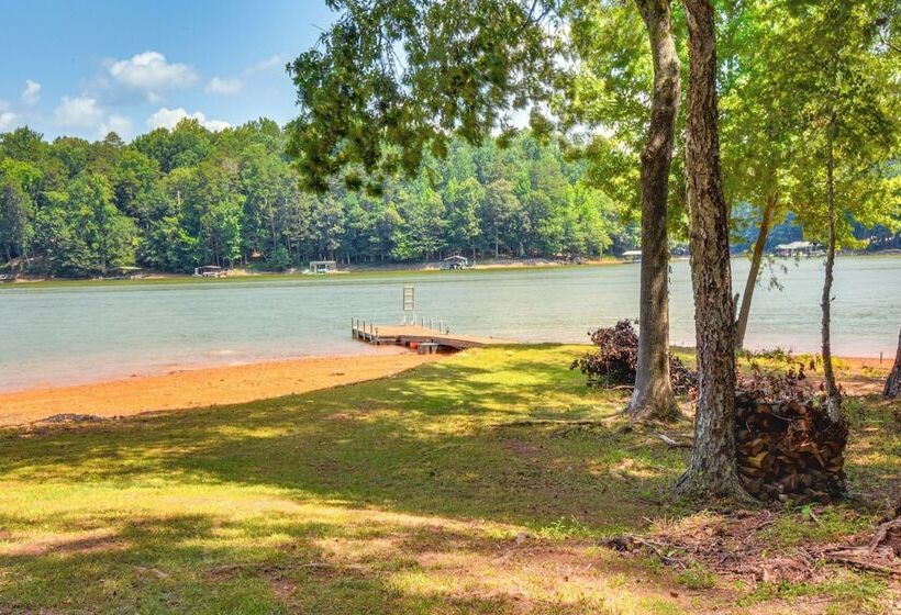 Pet Friendly Lavonia Cabin, Walk To Lake Hartwell!