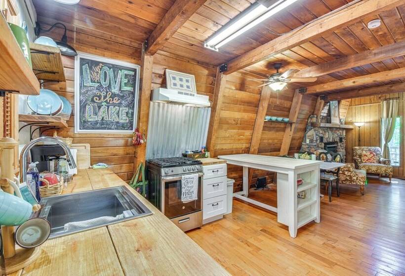 Pet Friendly Lavonia Cabin, Walk To Lake Hartwell!