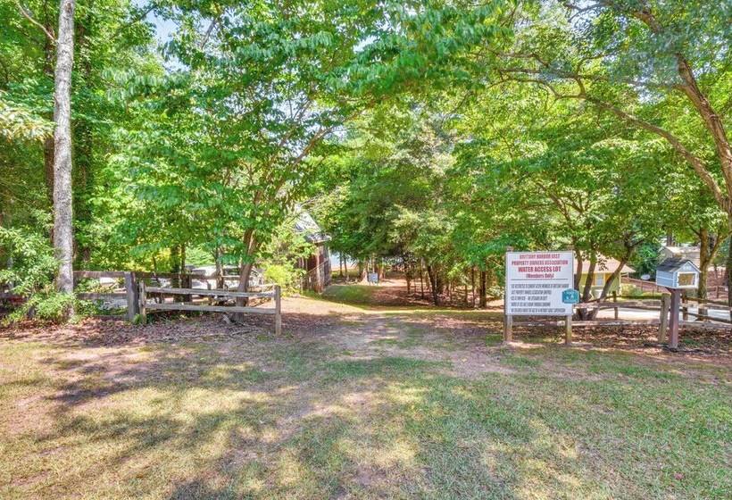 Pet Friendly Lavonia Cabin, Walk To Lake Hartwell!