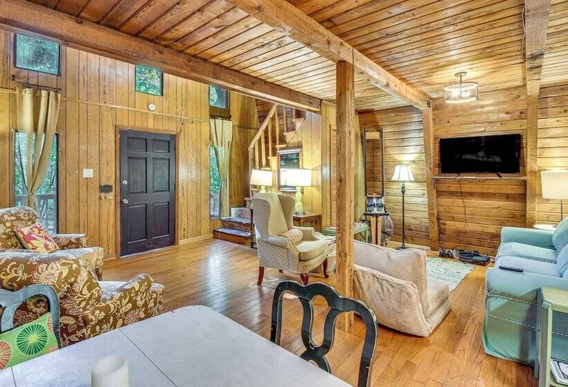 Pet Friendly Lavonia Cabin, Walk To Lake Hartwell!