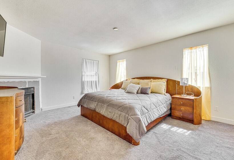 Phoenix Home W/ Patio & Mtn Views!