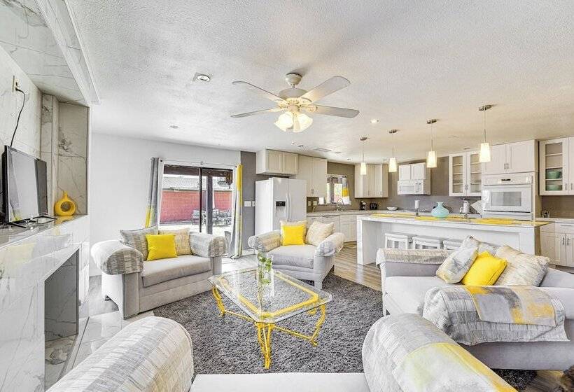 Phoenix Home W/ Patio & Mtn Views!