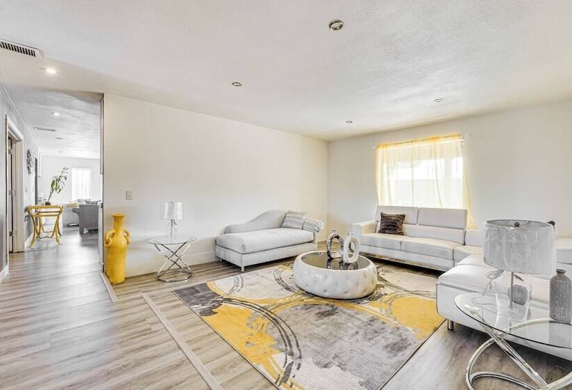 Phoenix Home W/ Patio & Mtn Views!