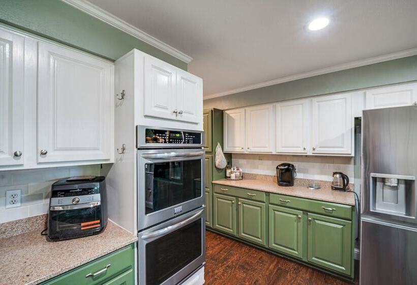 Pet Friendly Sachse Home W/ Patio, Fire Pit & Yard